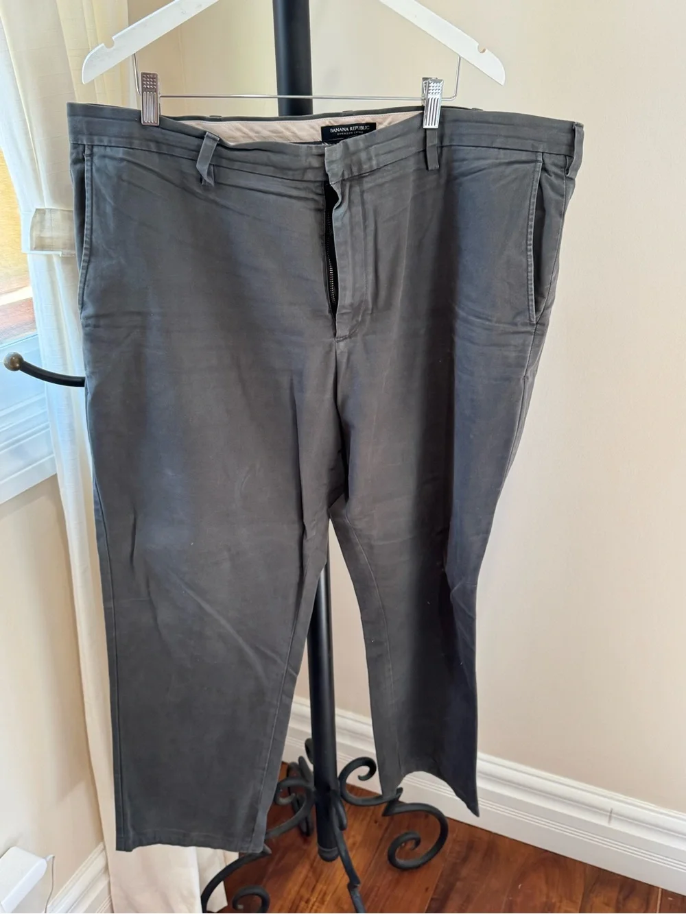 Banana Republic Men's Gray Chino Pants Size 40 Emerson